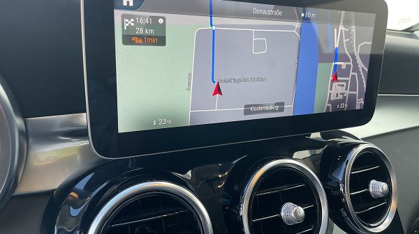 745286_1406674740414_slide bei Donau Automobile in 