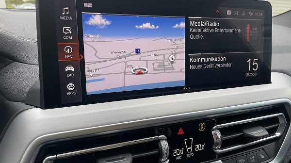 745758_1406657958129_slide bei Donau Automobile in 