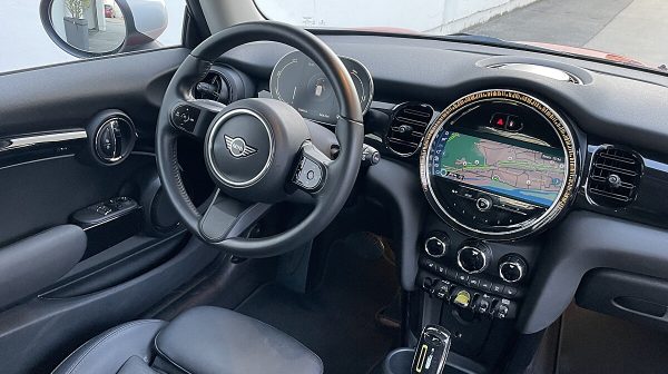 746412_1406673527504_slide bei Donau Automobile in 