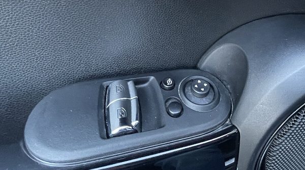 746412_1406673528977_slide bei Donau Automobile in 