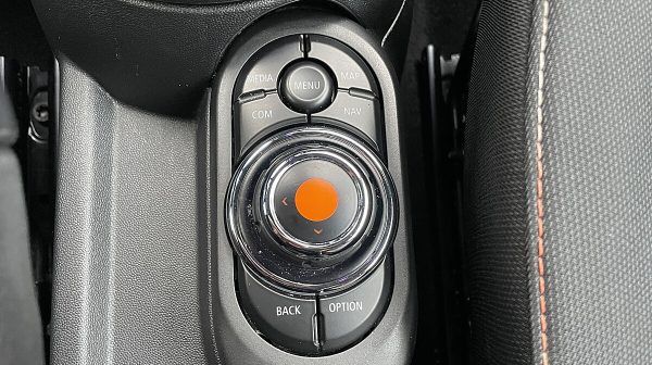 761661_1406674185185_slide bei Donau Automobile in 