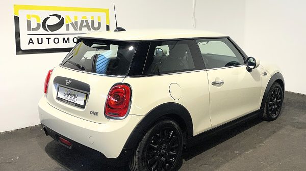 761661_1406674196287_slide bei Donau Automobile in 