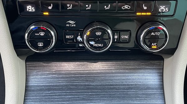 763517_1406682734914_slide bei Donau Automobile in 