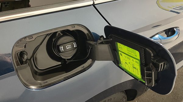 763517_1406682734954_slide bei Donau Automobile in 