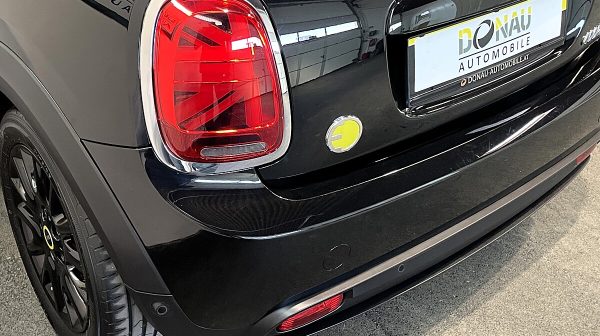 763586_1406688474756_slide bei Donau Automobile in 