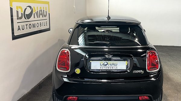 763586_1406688474758_slide bei Donau Automobile in 