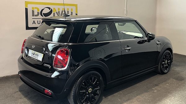 763586_1406688474759_slide bei Donau Automobile in 